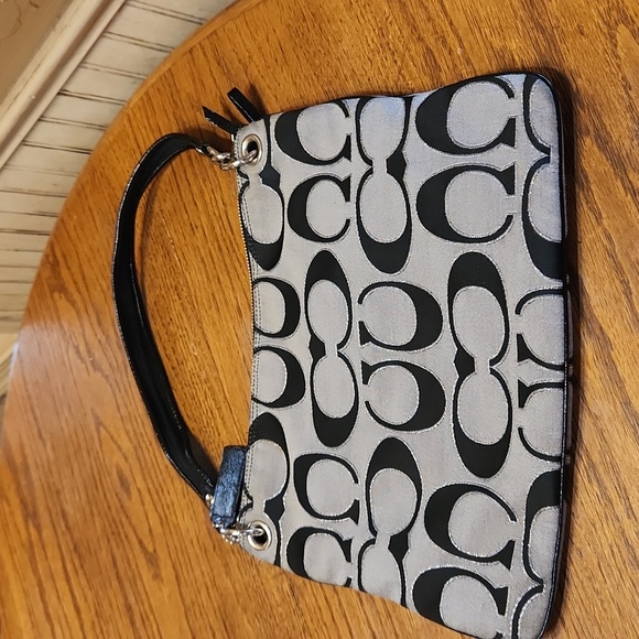 Coach Poppy 13Wx10H - Picture 2 of 13